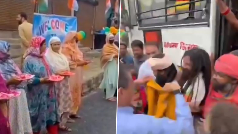 Amarnath Yatra 2023 Pilgrims Get Warm Welcome Videos: Locals Stand in Queue to Welcome and Garland Yatris in Jammu and Kashmir's Anantnag