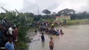 Bangladesh Road Accident Video: 17 Killed, Many Injured As Bus Veers Off Road and Falls Into Large Roadside Pond in Jhalakathi