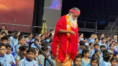 Guru Purnima 2023 Celebration in US Video: 10,000 People Recite Bhagavad Gita Together at Allen East Center in Texas, Viral Clip Surfaces