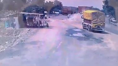 Mumbai-Agra Highway Accident Video: 10 Killed, More Than 20 Injured As Truck Rams Into Hotel After Hitting Hotel in Dhule