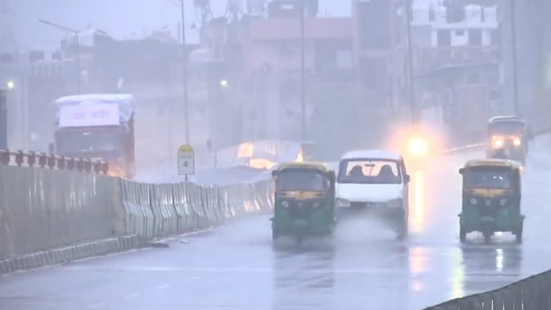 Delhi Rains Today: Delhiites Wake Up to Heavy Rainfall and Thunderstorms, Netizens Share Pictures and Videos of #DelhiRains