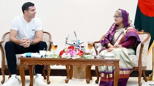 Emiliano Martinez, World Cup Winning Argentina Goalkeeper, Meets Bangladesh PM Sheikh Hasina; Shares Experience of His ‘Extraordinary Journey’ to the Country