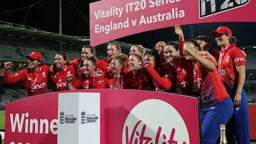 Eng W vs Aus W 3rd T20I: England Beat Australia by Five Wickets to Win Series 2–1, Keep Women’s Ashes Alive