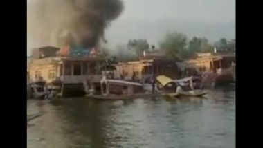 Kashmir Houseboat Fire Video: Blaze Erupts at Houseboat in Dal Lake in Srinagar, Now Doused
