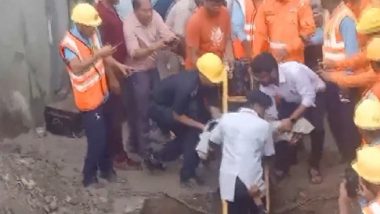 Madhya Pradesh Tragedy: Girl Rescued From Borewell in Vidisha Dies (Watch Video)
