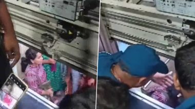 Shoppers Stuck in Hyderabad Lift Video: 12 People Including Pregnant Woman Get Trapped in Elevator of Shopping Mall in Moosarambagh, Rescued by Fire Department Officials