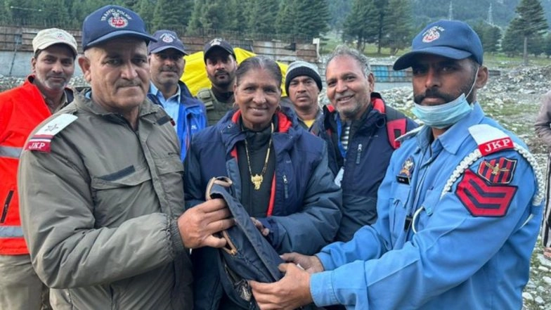 Amit Shah Applauds Jammu and Kashmir Police Personnel Who Traced Pilgrim, Handed Over Her Lost Bag Containing Rs 80,000