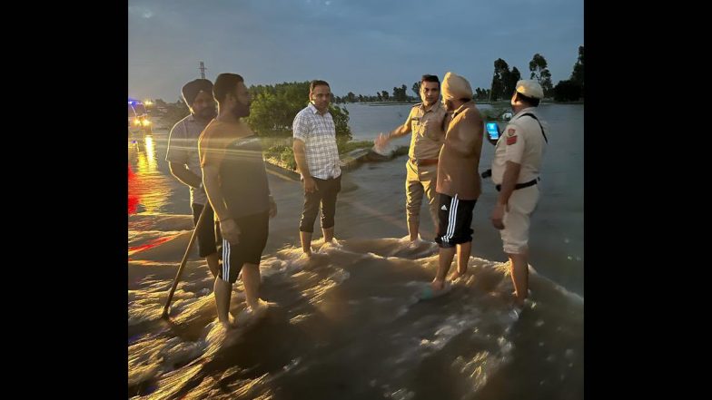 Joginder Sharma, India’s 2007 T20 World Cup Hero, Helps People Stuck in Flood (See Viral Pic)