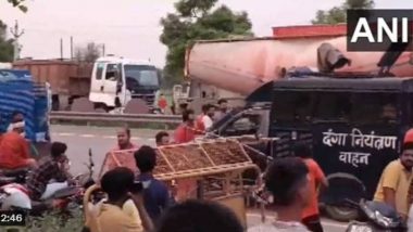 Rajasthan: Kanwariyas Protest Outside Police Station Over Seizure of DJ Vehicle in Jaipur (Watch Video)