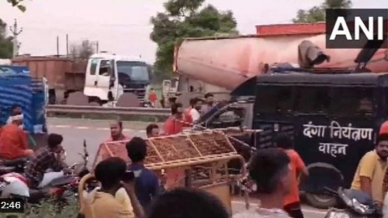 Kanwariyas Protest Outside Police Station Over Seizure of DJ Vehicle in Jaipur