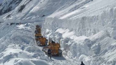 Ladakh Snowfall: Police Rescue Nine Foreigners Among 13 Trapped in Heavy Snowfall in Zanskar