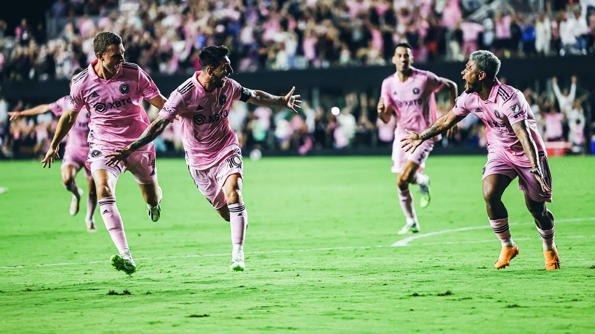 Lionel Messi scores a sensational game-winning goal on a free kick in his  Inter Miami debut