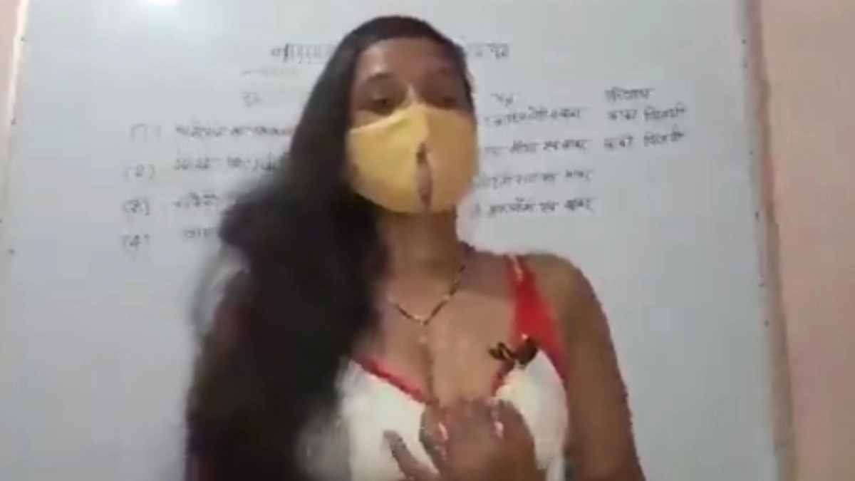 Madhu Singh Videos: 'Woman Teacher' Fondles Her Breasts While Giving  Lessons Wearing Bra During Online Class; Angry Tweets and Funny Memes Go  Viral | 📰 LatestLY