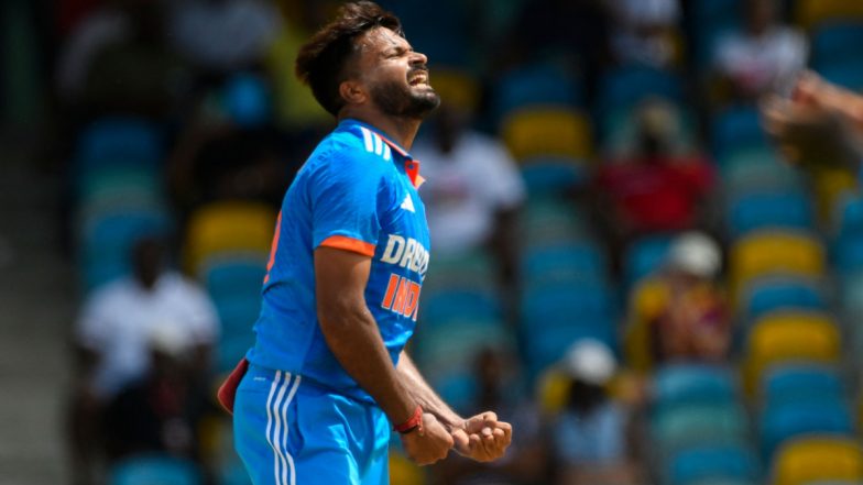 Mukesh Kumar Strikes on ODI Debut, Dismisses Alick Athanaze With Ravindra Jadeja Taking Sensational Catch During IND vs WI 1st ODI 2023 (Watch Video)