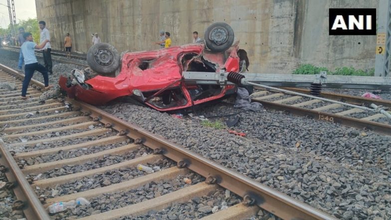 Nagpur Accident: Five Injured As Car Falls Off Bridge, Lands on Railway Tracks in Bamani Village (See Pics)