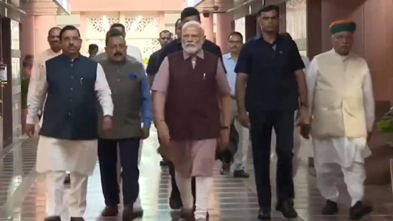 PM Narendra Modi Cites Names of East India Company, PFI To Hit Back at Opposition Alliance INDIA