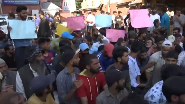 Scheduled Tribe Status to Paharis: Gujjars and Bakerwals Protest Against Central Government's Proposal To Include Paharis in ST List (Watch Video)