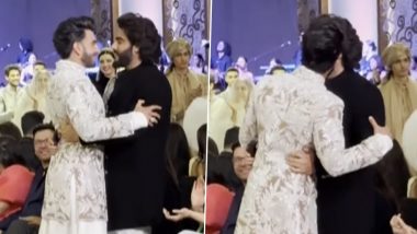 Ranveer Singh Hugs and Kisses Arjun Kapoor at Manish Malhotra’s Bridal Couture Show and Their Bromance Is Unmissable (Watch Video)