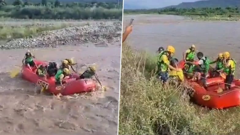 Youths Trapped on Island in Uttarakhand Video: SDRF and Local Police Rescue Two People Stuck on Island in Middle of Dehradun's Song River, Viral Clip Surfaces