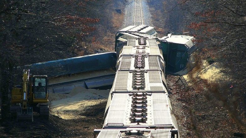 Delhi Train Derailment Video: Local Train Derails Near Pragati Maidan, No Reports of Casualties