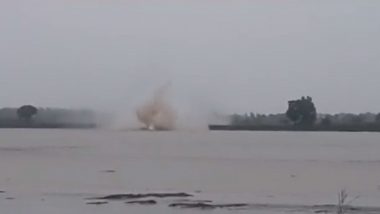 Uttar Pradesh Gas Pipeline Blast: Indian Oil's Underwater Pipeline Bursts in River Yamuna in Baghpat (Watch Video)