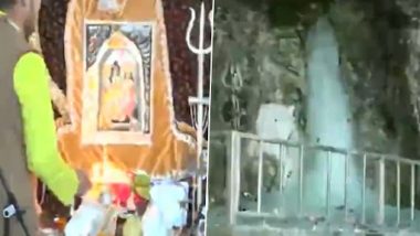 Amarnath Yatra 2023: Priests Perform Morning Aarti at Holy Amarnath Cave in Jammu and Kashmir (Watch Video)
