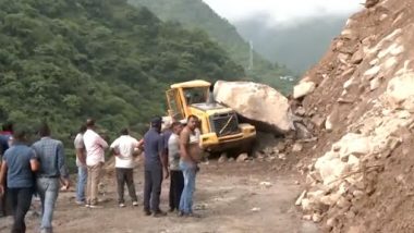 Himachal Pradesh Landslide Video: Portion of Hill Falls on Backhoe Loader Amid Restoration Work on Chandigarh-Manali Highway in Mandi, JCB Operator Miraculously Escapes