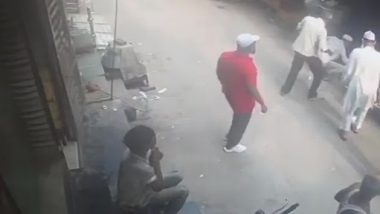 Delhi Stabbing Video: Man Stabbed to Death by Girlfriend's Father and Brothers in Jaffrabad, Murder Caught on CCTV Camera