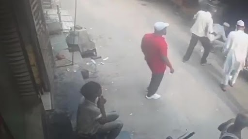 Delhi Stabbing Video: Man Stabbed to Death by Girlfriend's Father and Brothers in Jaffrabad, Murder Caught on CCTV Camera