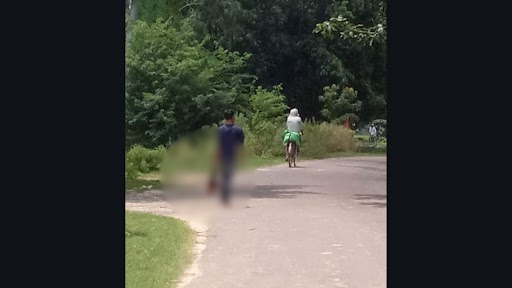 UP Honour Killing Video: Man Kills Sister For Having Relationship Against Family’s Wish, Carries Her Chopped Head on Road in Barabanki; Disturbing Clip Surfaces