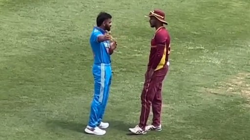 Virat Kohli’s Gesture Wins Hearts, Indian Batsman Provides Valuable Tips to West Indies Player Brandon King (Watch Video)