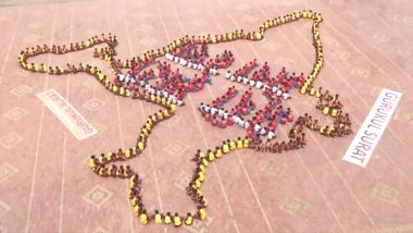 Independence Day 2023 Special: Surat School Students Form Human Chain in Shape of Indian Map as Part of 'Meri Maati, Mera Desh' Campaign (Watch Video)