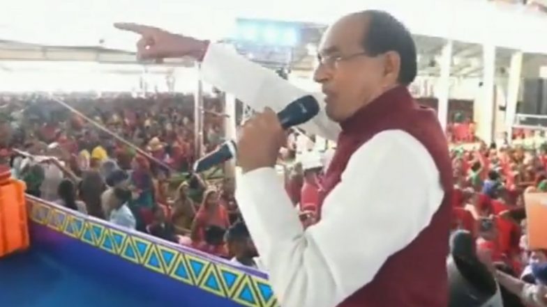 Madhya Pradesh CM Shivraj Singh Chouhan Announces LPG Cylinders For Rs 450 During Sawan Month (Watch Video)