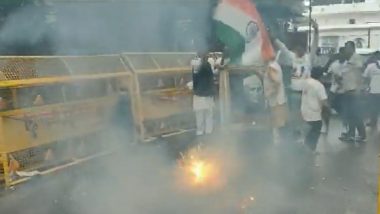 Chandrayaan 3 Lands Successfully on Moon: Celebration Begins Outside Congress Headquarters in Delhi as India Completes Historic Lunar Mission (Watch Video)