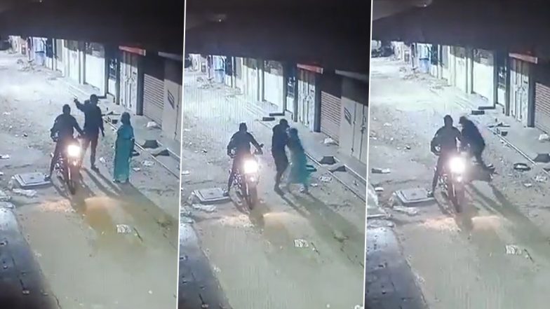 Karnataka Chain Snatching Video: Bike-Borne Miscreants Snatch Elderly Woman’s Chain in Kolar, Shocking CCTV Footage Surfaces