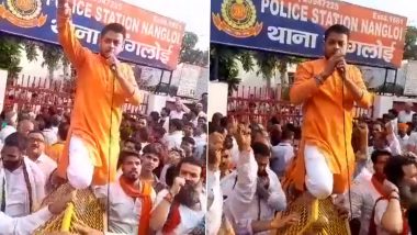 Man Issuing Provocative Remarks Outside Delhi's Nangloi Police Station Spark Concern, DCW Chief Swati Maliwal Shares Video