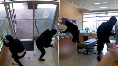 Robbery Caught on Camera in US: Three Masked Men Smash Display Cases With Hammers at Irvine Jewellery Store and Flee With Ornaments Worth USD 9,00,000; Police Share CCTV Video