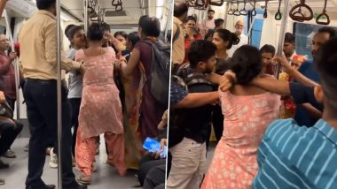 Delhi Metro Fight Video: Women Fight Over Seat Issue Inside Metro, Video of the Ugly Brawl Goes Viral