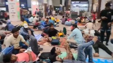 BPSC Teacher Exam 2023: Students Flood Patna Junction, Sleep on Platforms Ahead of Tests (Watch Videos)