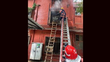 Lady Hardinge Medical College Fire: Blaze Erupts in Anatomy Department of College in Delhi, No Casualties Reported (See Pics)