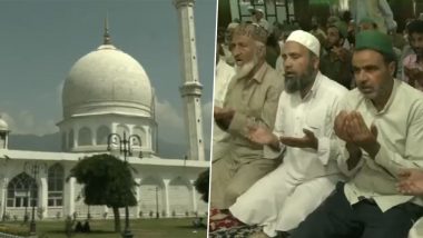 Chandrayaan 3 Mission: People Offer Special Prayers at Hazratbal Dargah in Jammu and Kashmir’s Srinagar for Successful Lunar Landing of ISRO’s Spacecraft (Watch Video)