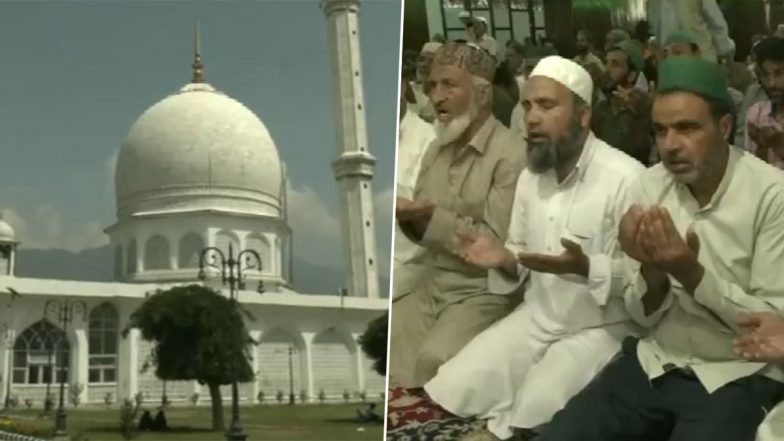 Chandrayaan 3 Mission: People Offer Special Prayers at Hazratbal Dargah in Jammu and Kashmir’s Srinagar for Successful Lunar Landing of ISRO’s Spacecraft (Watch Video)