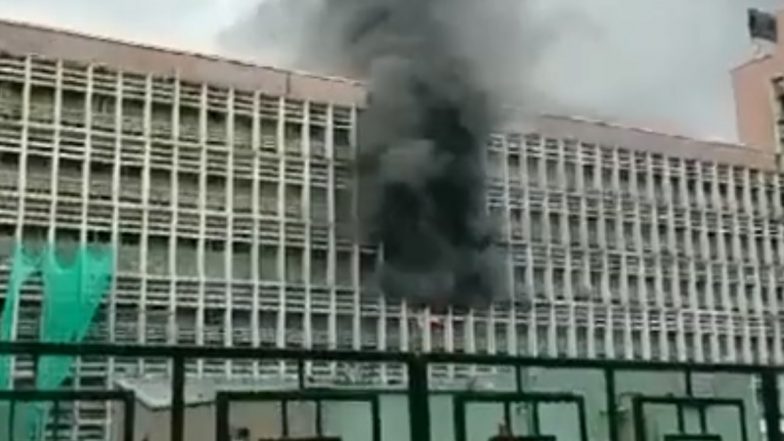 Delhi AIIMS Fire Video: Massive Blaze Erupts in Endoscopy Room at AIIMS, People Evacuated