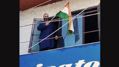 Rayees Mattoo Hoists Tiranga Video: Hizbul Mujahideen Terrorist Javed Mattoo's Brother Installs Indian National Flag at His Residence in Jammu and Kashmir's Sopore