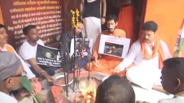 Chandrayaan 3 Mission: Residents Perform Havan at Kamakhya Temple in Varanasi for Successful Landing of ISRO’s Chandrayaan 3 on Moon (Watch Video)