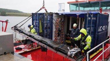 German Archaeologists Excavate Centuries-old Ship in Baltic