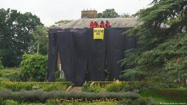 UK, Oil: Greenpeace Covers PM Sunak's House in Black Cloth