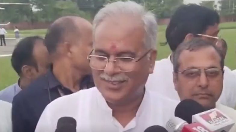 Snake Appears During Bhupesh Baghel's Press Conference in Bilaspur, Chhattisgarh CM Says 'Pirpiti Hai, Don't Be Scared and Don't Hurt It' (Watch Video)