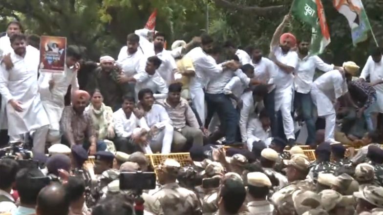 'Save India Parliament Gherao': Youth Congress Protests at Delhi's Jantar Mantar Against Central Government over Violence, Inflation, and Unemployment (Watch Video)