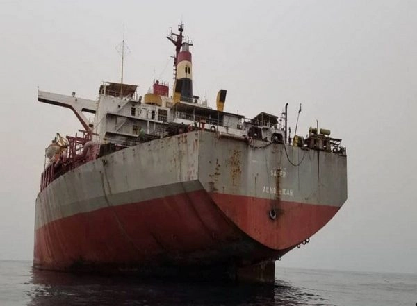 World News | Red Sea: United Nations-led Mission to Offload Decaying Supertanker Carrying Million Barrels of Oil